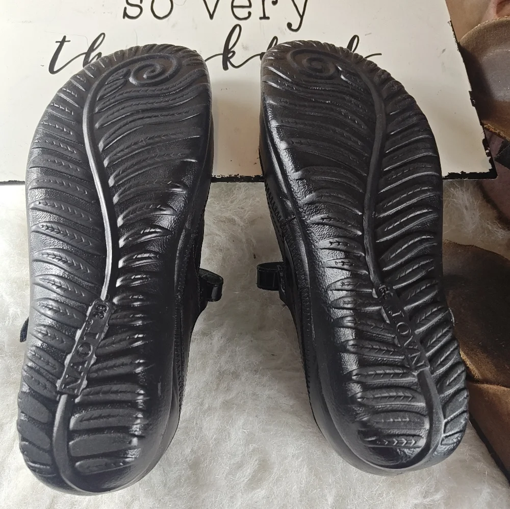 Naot Black Leather Mary Jane Shoes EUR 39 - Picture 10 of 10